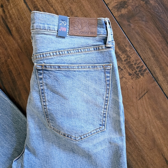 Johnny Was Samira Eyelet Cropped Baby Boot Mid Rise Jeans Embroidered Size 29 - Picture 11 of 16